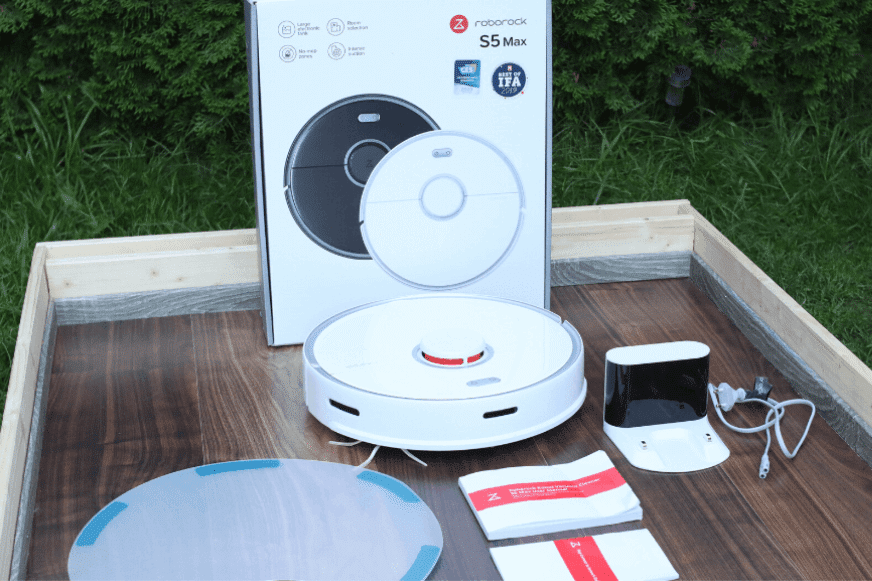 Delivery scope and accessories of the Roborock S5 Max